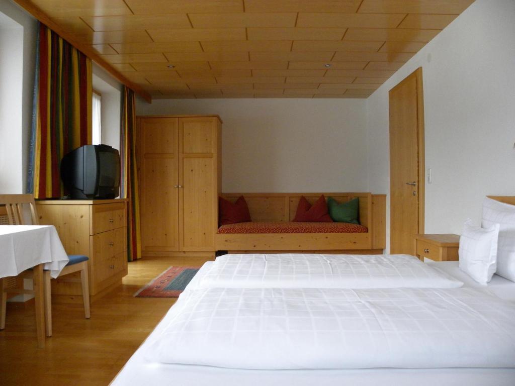 Ferienhaus Bergland Bizau Bilik gambar